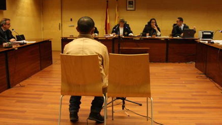El condemnat durant el judici celebrat a l&#039;Audiència de Girona