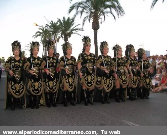 ESPECTACULARES DESFILES DE MOROS Y CRISTIANOS EN PEÑISCOLA