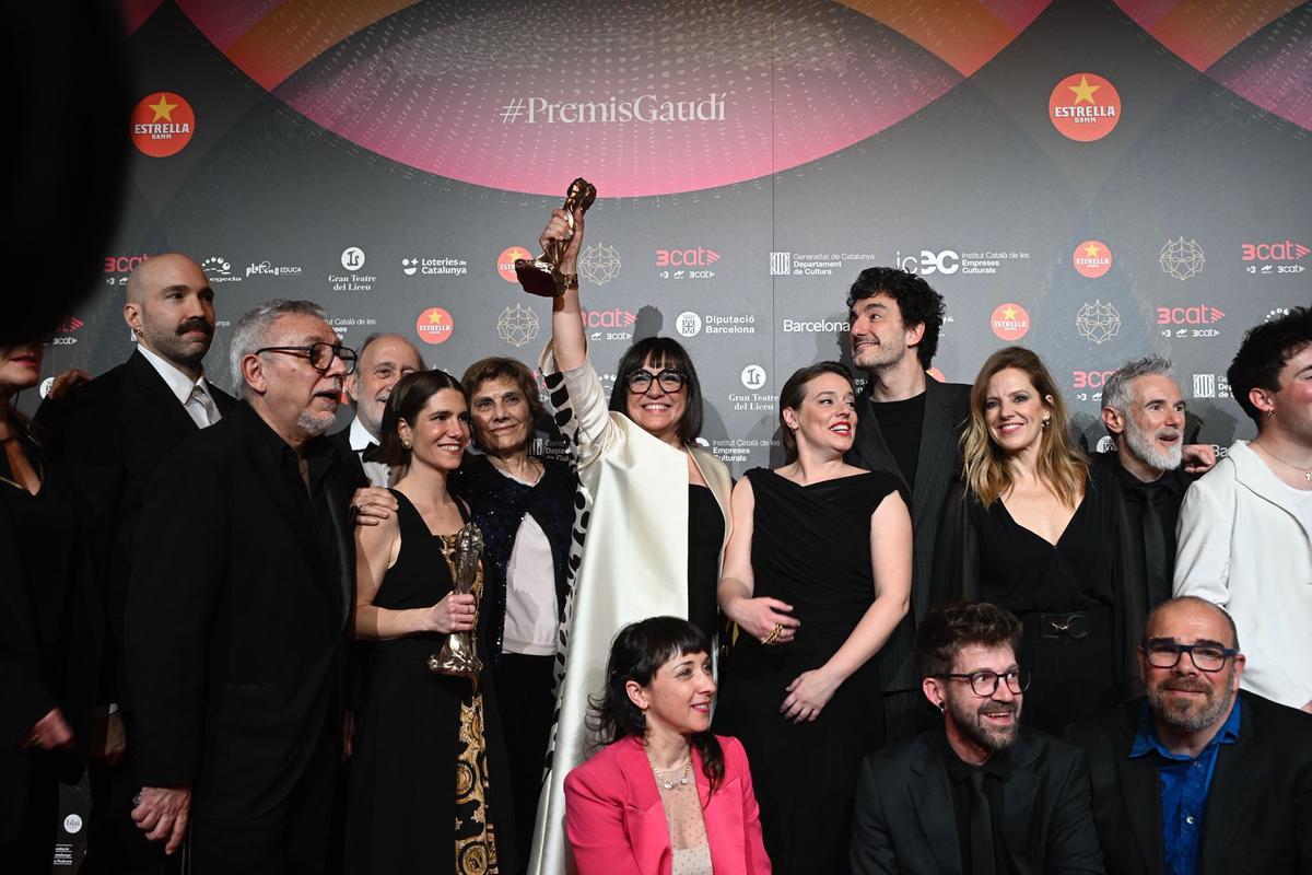 Ganadores de los Premis Gaudí 2026. La directora Judith Colell (d) recibe el premio a la Mejor Película por 'Frontera', Ganadores de los Premis Gaudí 2026. La directora Judith Colell (d) recibe el premio a la Mejor Película por 'Frontera',