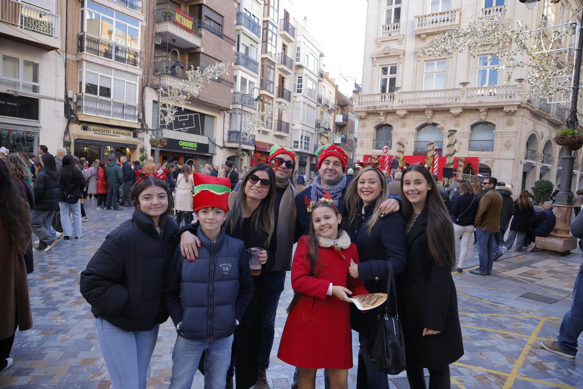 Las calles de Cartagena vibran con el &#039;tardeo&#039; de Nochebuena