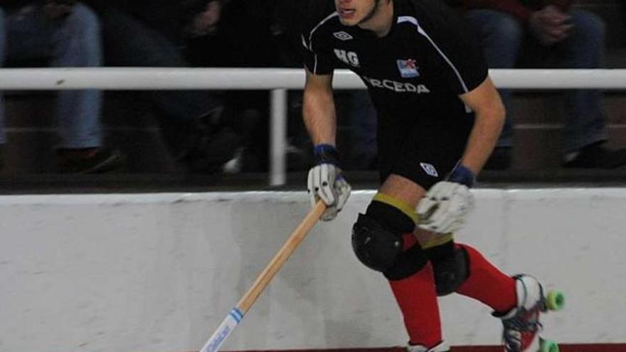 David Torres, durante un partido disputado con el Cerceda en Tordera. / akopsdstick