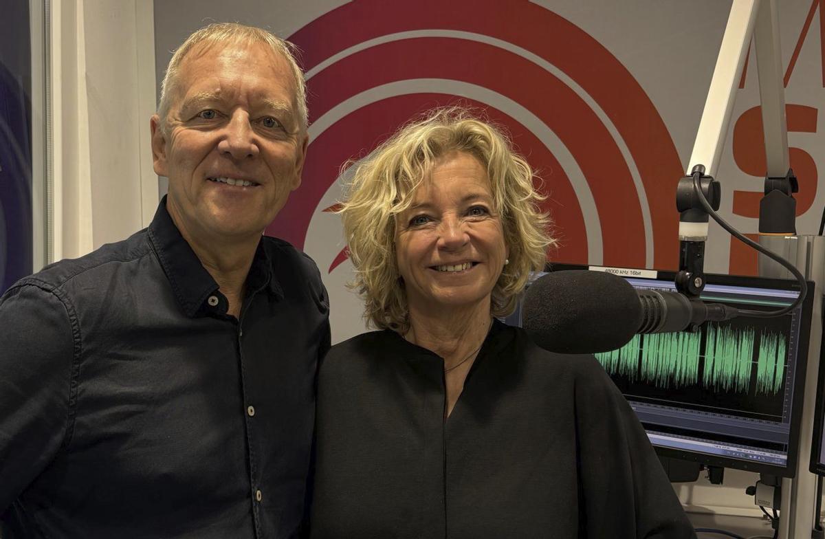 Stehen schon seit Jahren hinter dem Mikrofon: Jürgen und Christina Mayer. | FOTO: MAYER