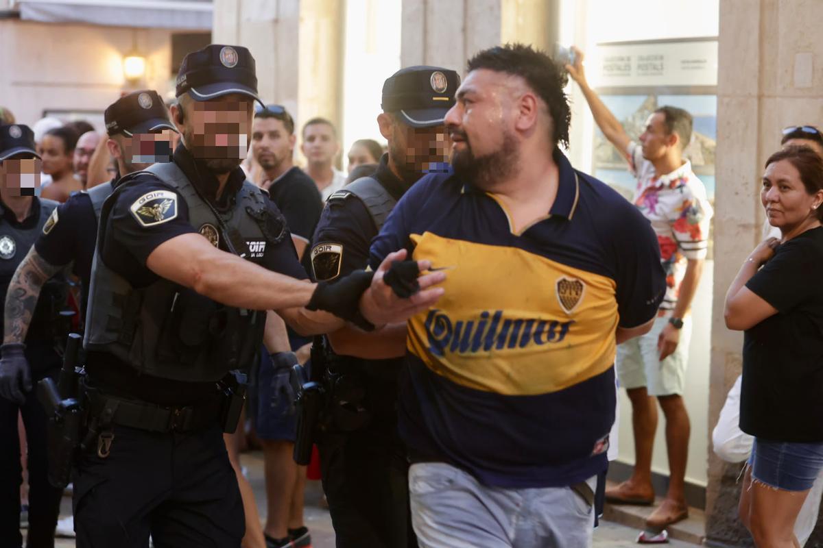 El centro de Alicante, lleno de hinchas argentinos para ver la semifinal del Mundial frente a Inglaterra