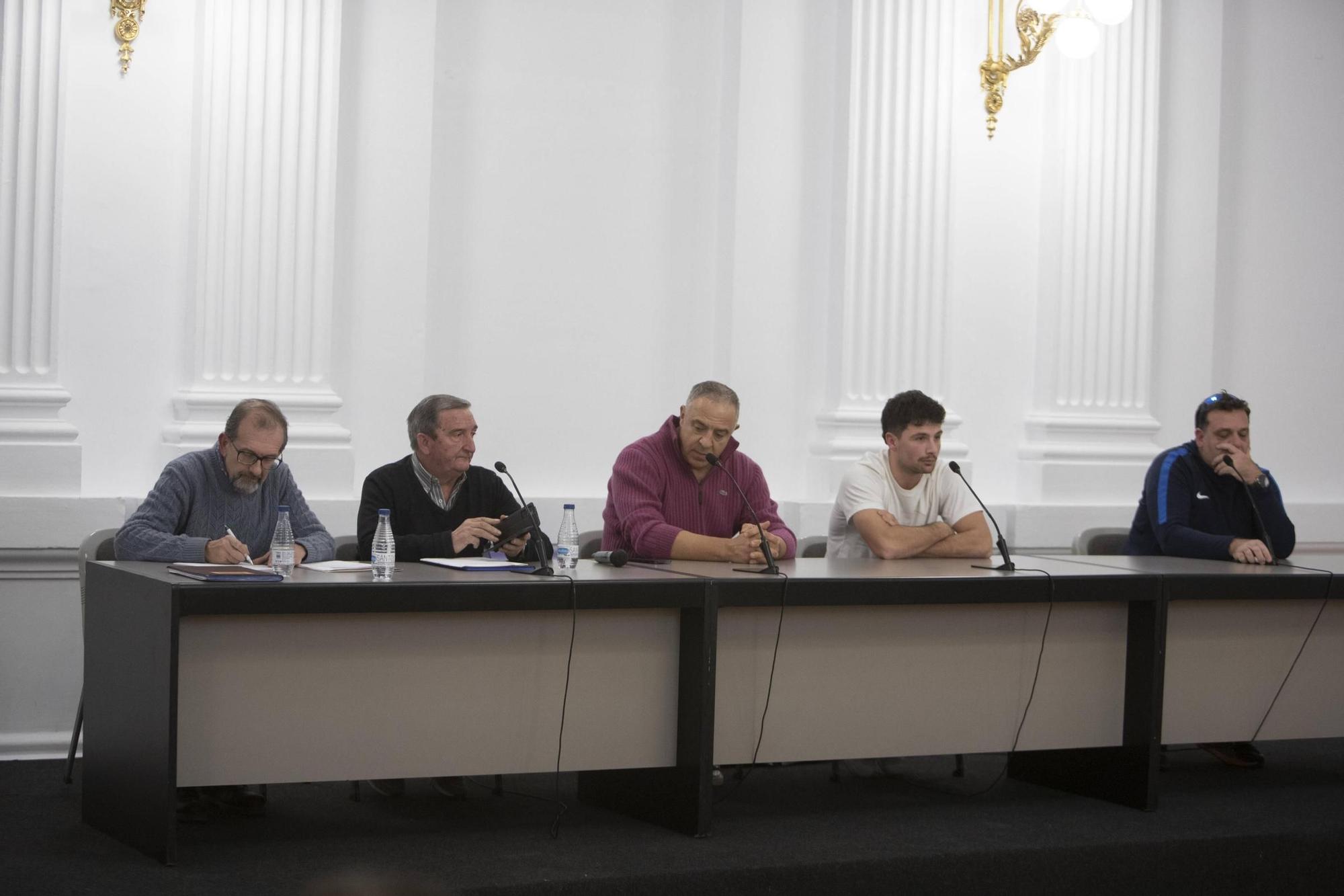 Así fue la tensa asamblea del Olímpic de Xàtiva en la que los socios toman las riendas