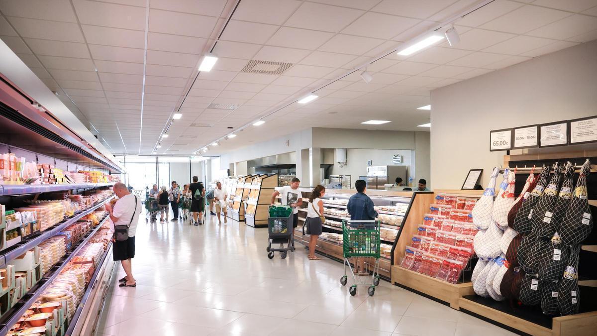L'Obrador Central, vist des de la sala de vendes, al Mercadona la Bisbal d'Empordà.