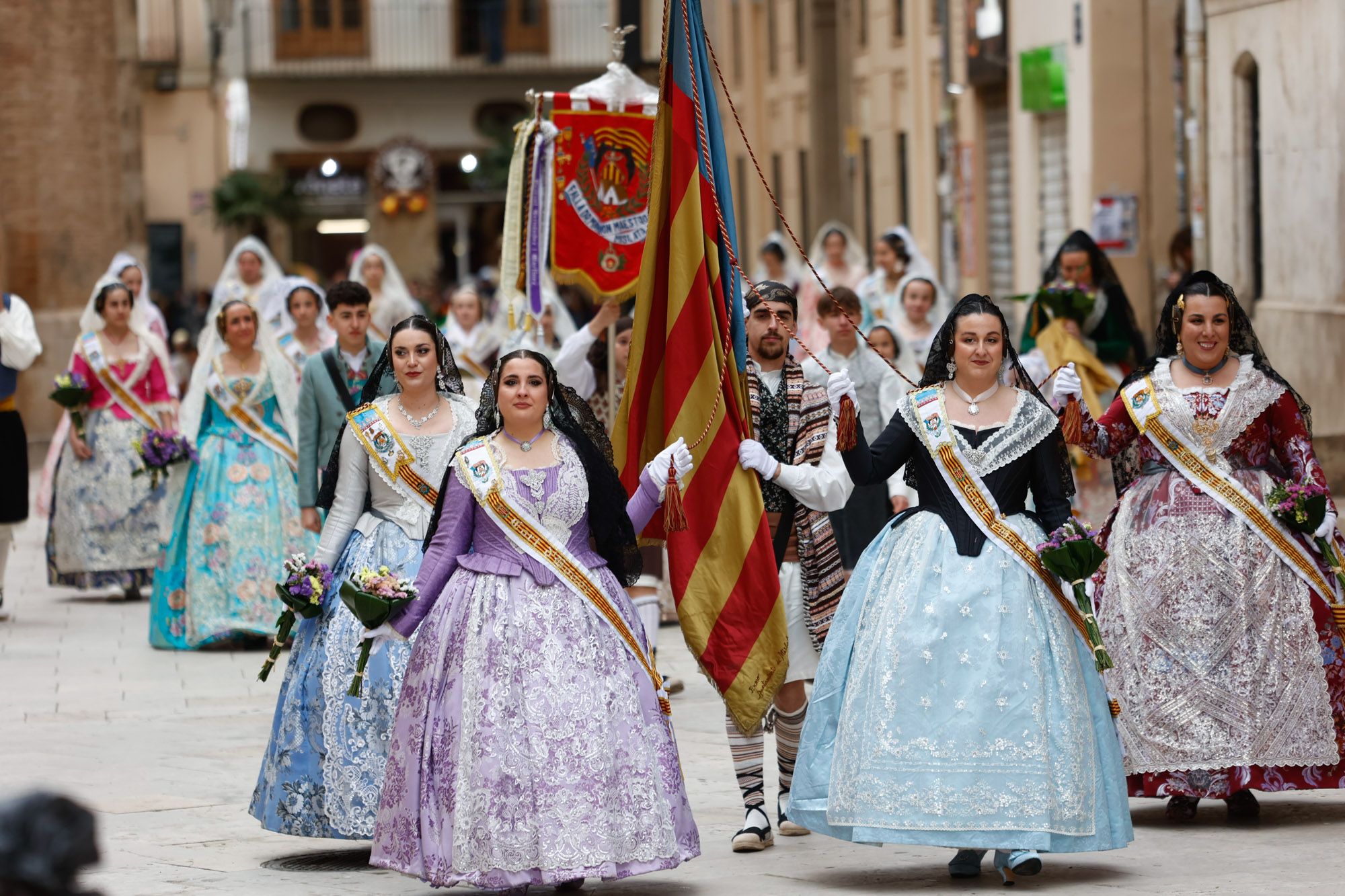 Todas las fotos de la ofrenda del 17 de marzo por la calle San Vicente hasta la 17:00 horas