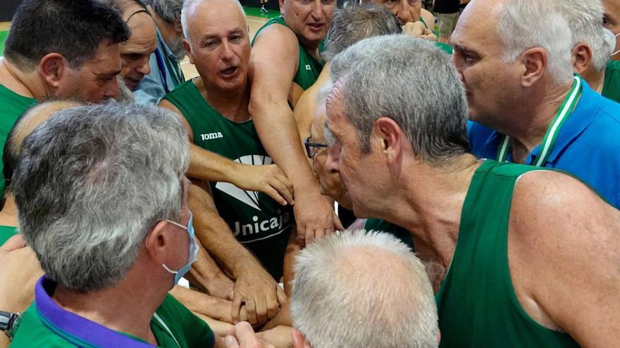 El equipo +60 del Unicaja ha ganado sus dos partidos del Europeo de veteranos.