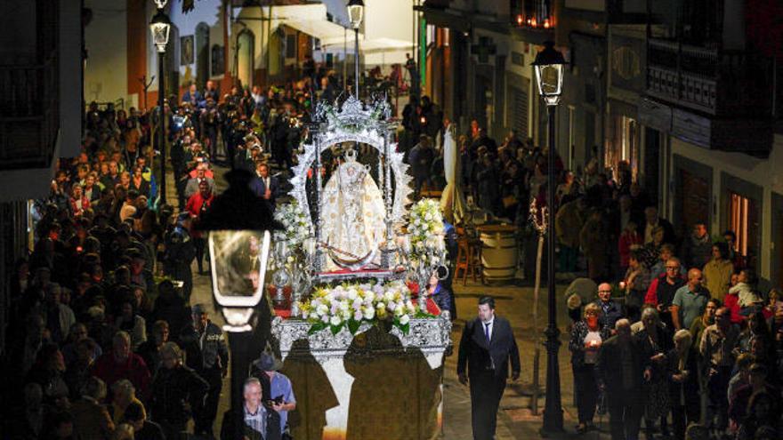 Momento de la procesión en honor a Nuestra Señora de Candelaria, patrona de Moya