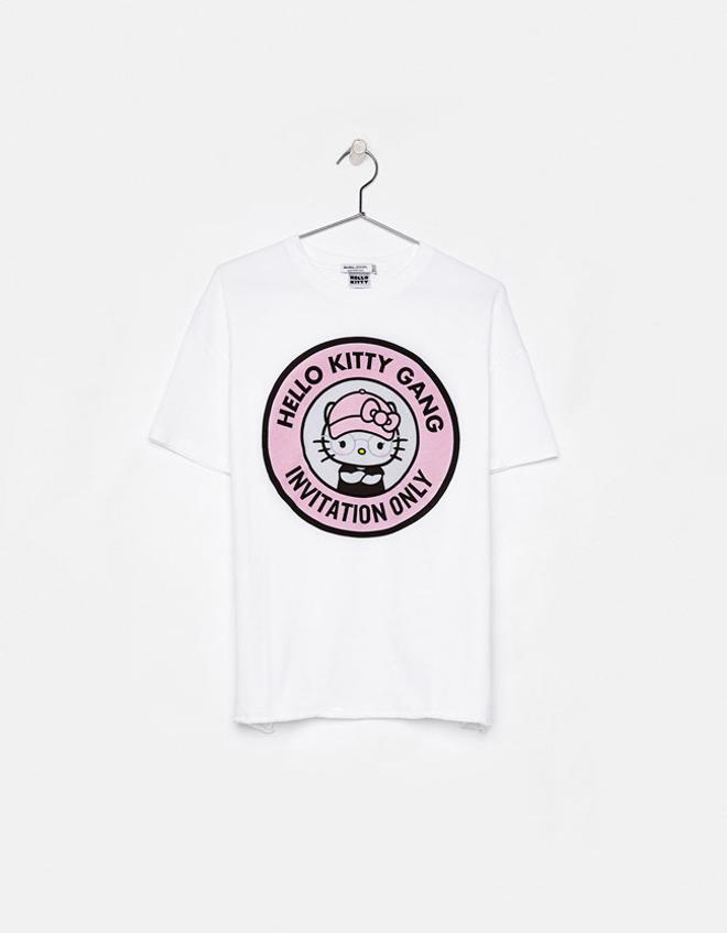 Camiseta blanca de Hello Kitty de Bershka