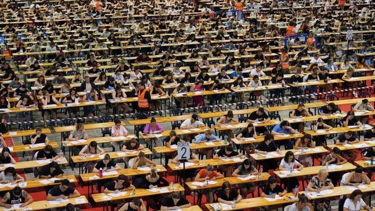 Opositores durante un examen.