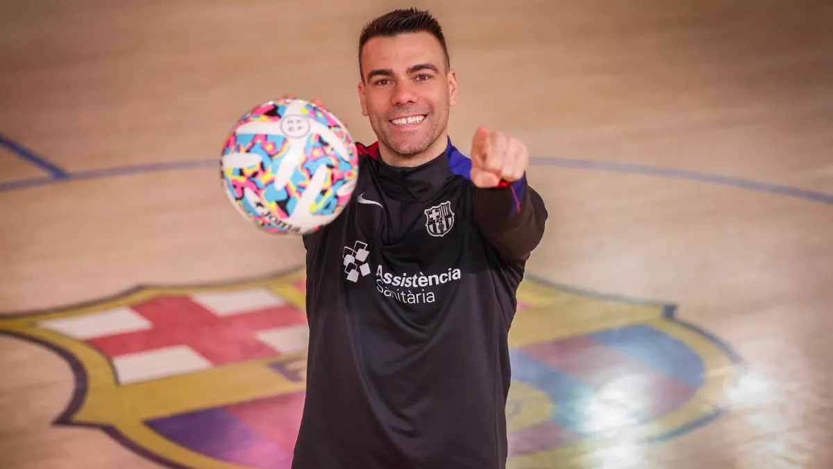 Alarma Sergio Lozano: podr赤a decir adi車s al Bar?a sin jugar