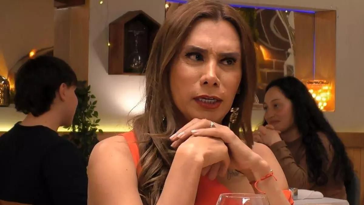 Un soltero de 'First Dates' le cuenta a su cita que sigue enamorado de su ex: " Yo de tu mujer nunca más te volvería a hablar, me largaba a la Cochinchina"