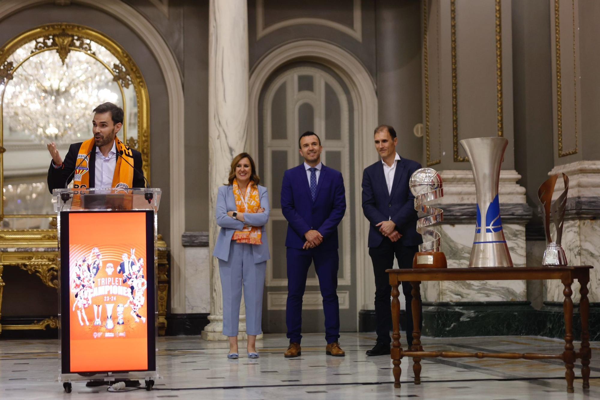 El Valencia Basket celebra en casa su triplete histórico