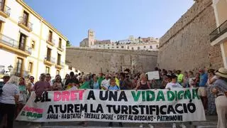 Manifestación contra la masificación turística en Ibiza: «Queremos poder pagar el alquiler»