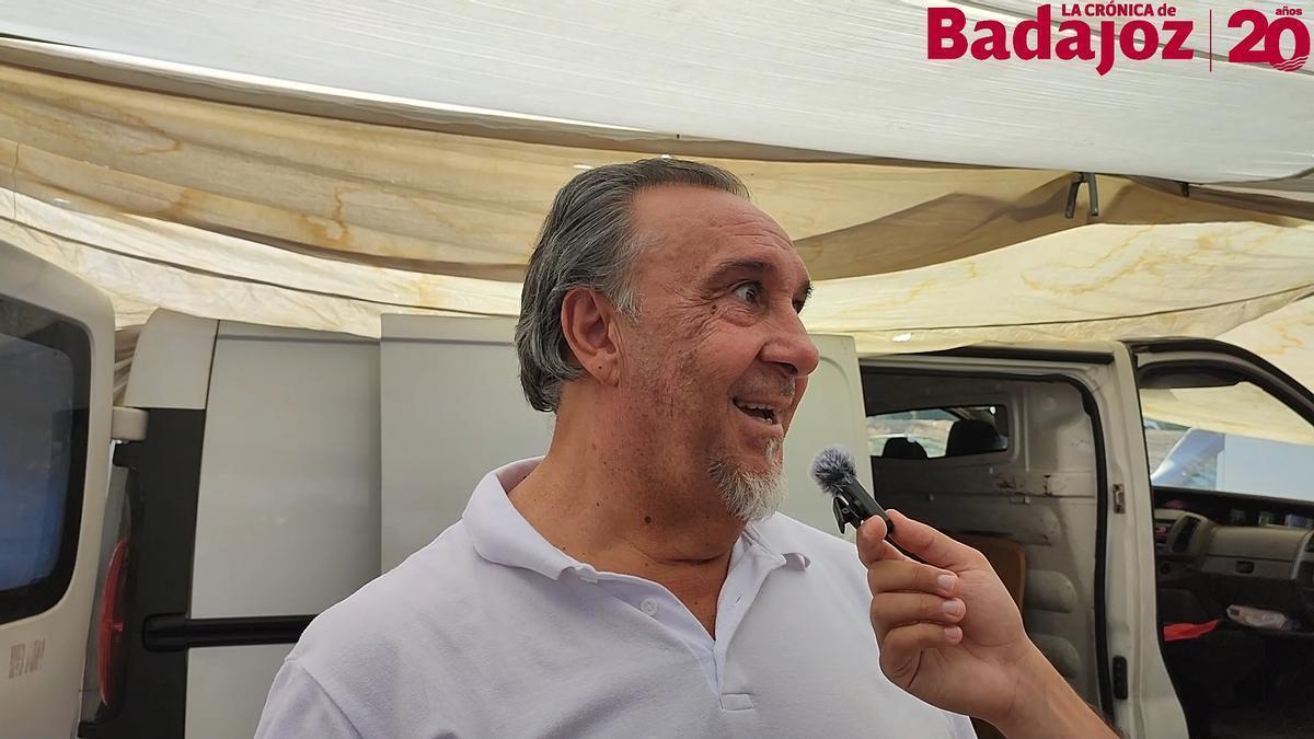 Vídeo | El calor vacía antes el mercadillo de Badajoz: "Tenemos una hora y media para vender"