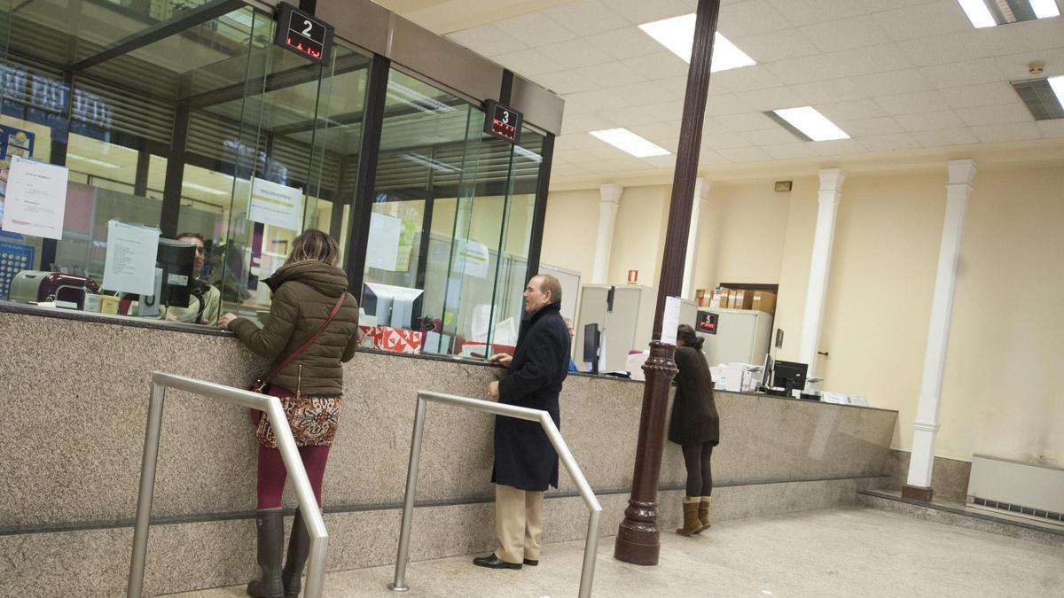 Trabajadores en unas oficinas.