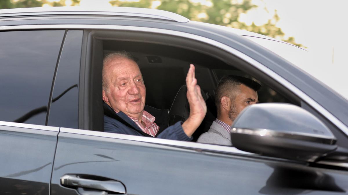 El Rey emérito Juan Carlos I a su salida de Madrid con dirección Abu Dabi tras una visita a España.