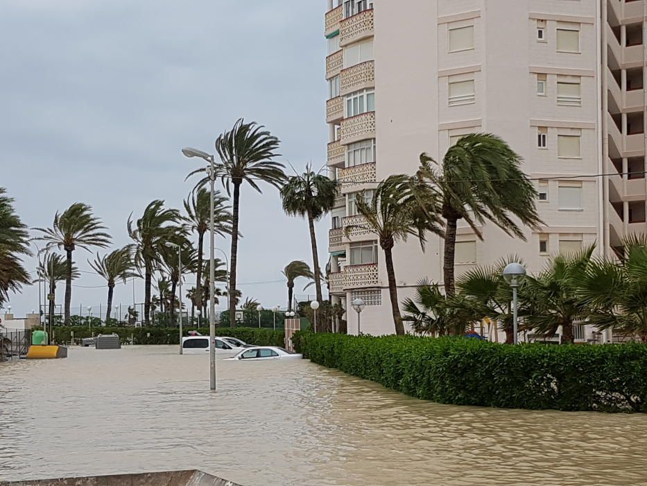 La playa de San Juan inundada tras el temporal