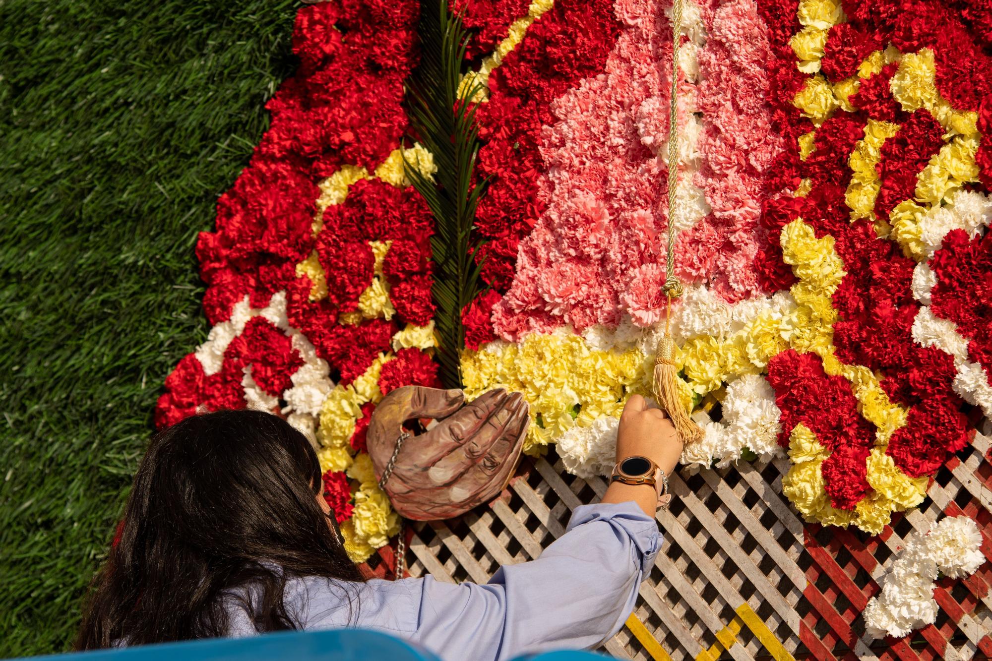 Así ha vestido Almassora el tapiz de flores en honor a Santa Quitèria