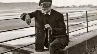 Unamuno delante de mi casa