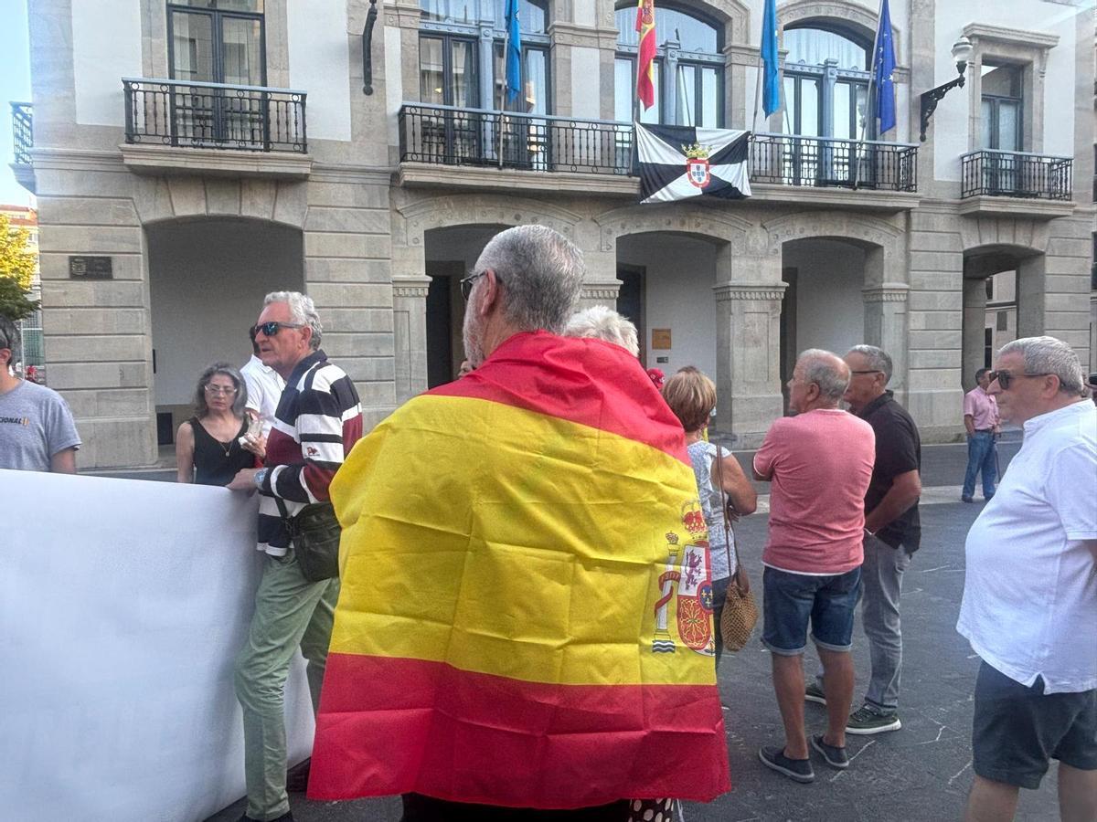 Así fue la concentración de apoyo a Ceuta en Pola de Siero