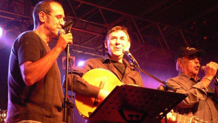 Carbonell y Eduardo Paz rinden homenaje a Labordeta