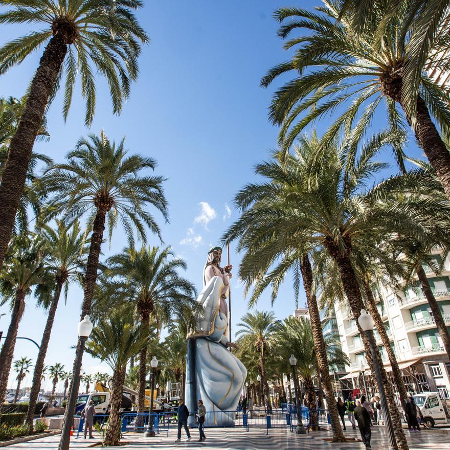 Alicante planta en la Explanada el Belén gigante