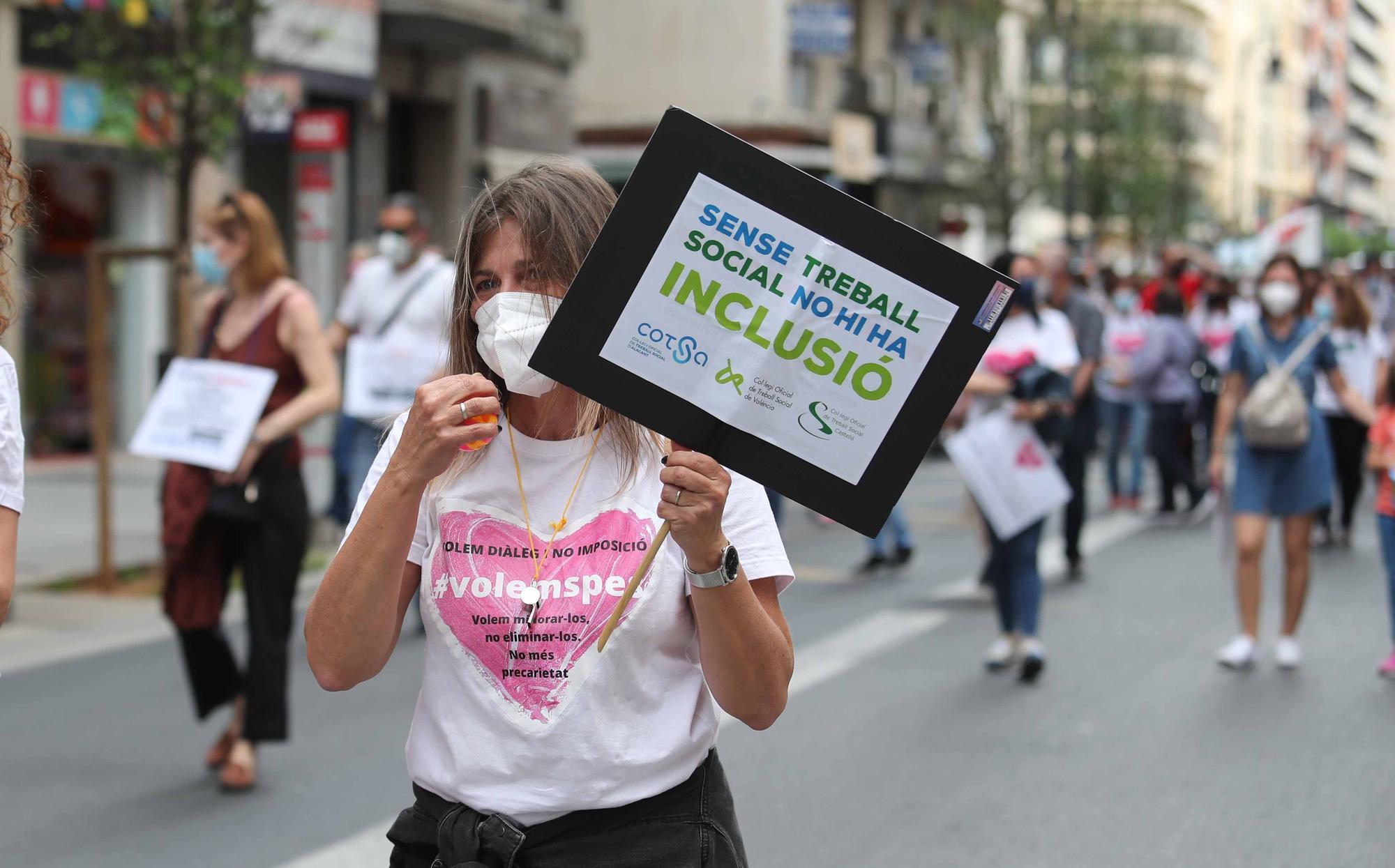 Protesta en València contra el "desmantelamiento" de los SPES y reclama "diálogo" a Educación