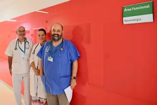 Más de 1.700 personas son atendidas cada año en el Clínico para ayudarles a dejar de fumar