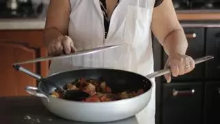 Essen - ¿Necesitás hervir huevos para una receta? Evitá que se te revienten  al cocerlos agregándole al agua una cucharada de vinagre y otra de sal.