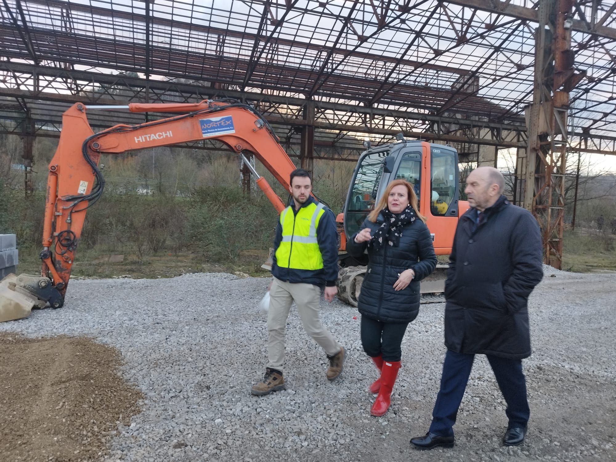 Obras de acceso al futuro ferial de talleres del Conde, en Langreo