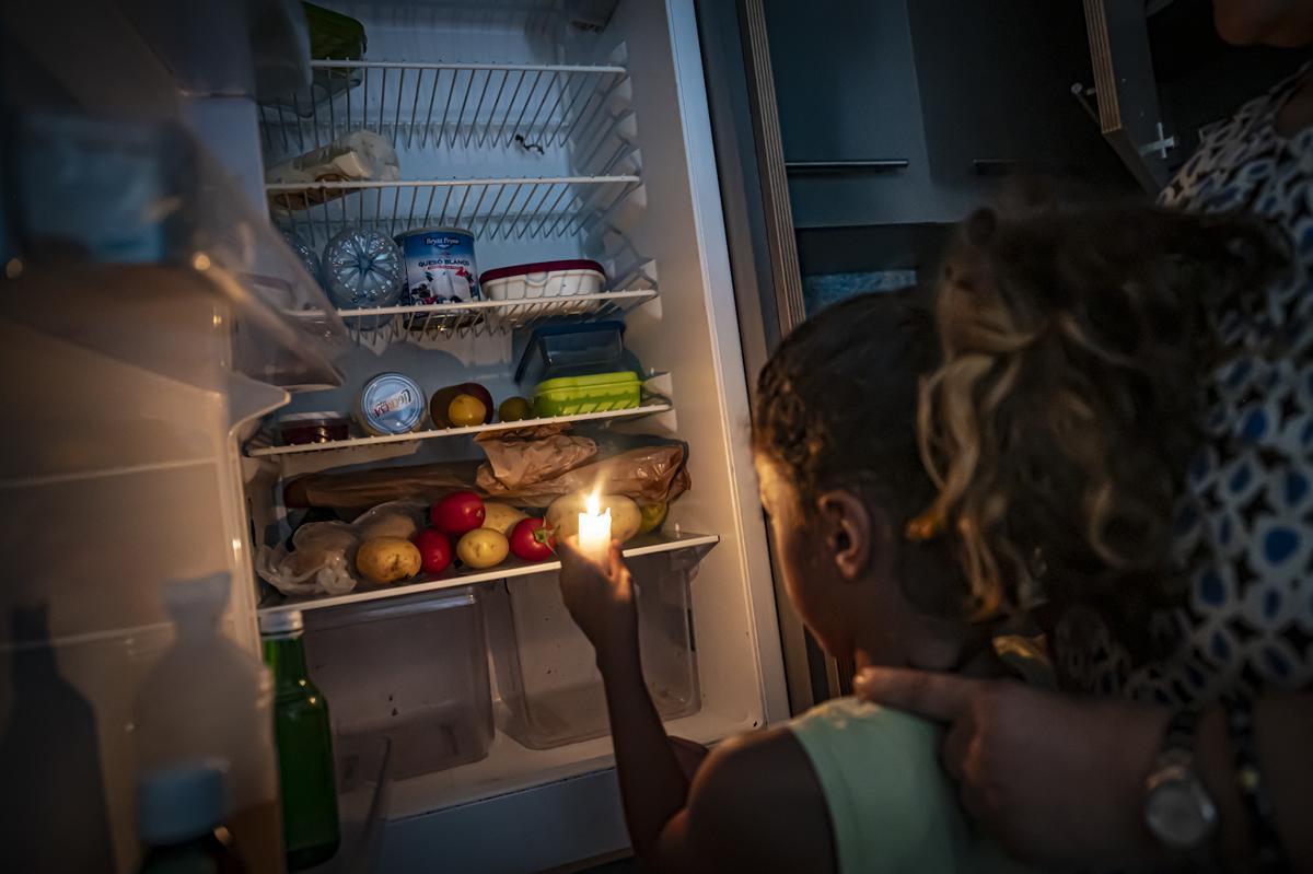 Famílies vulnerables de Sabadell pateixen sense llum l&apos;onada de calor: «Malvivim sense ventilador ni nevera»