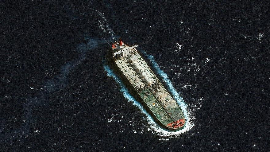 Trump ordena el bloqueo "total" de los petroleros sancionados que entren y salgan de Venezuela