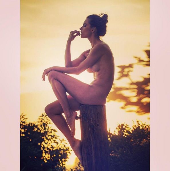 Alessandra Ambrosio se desnuda en Instagram