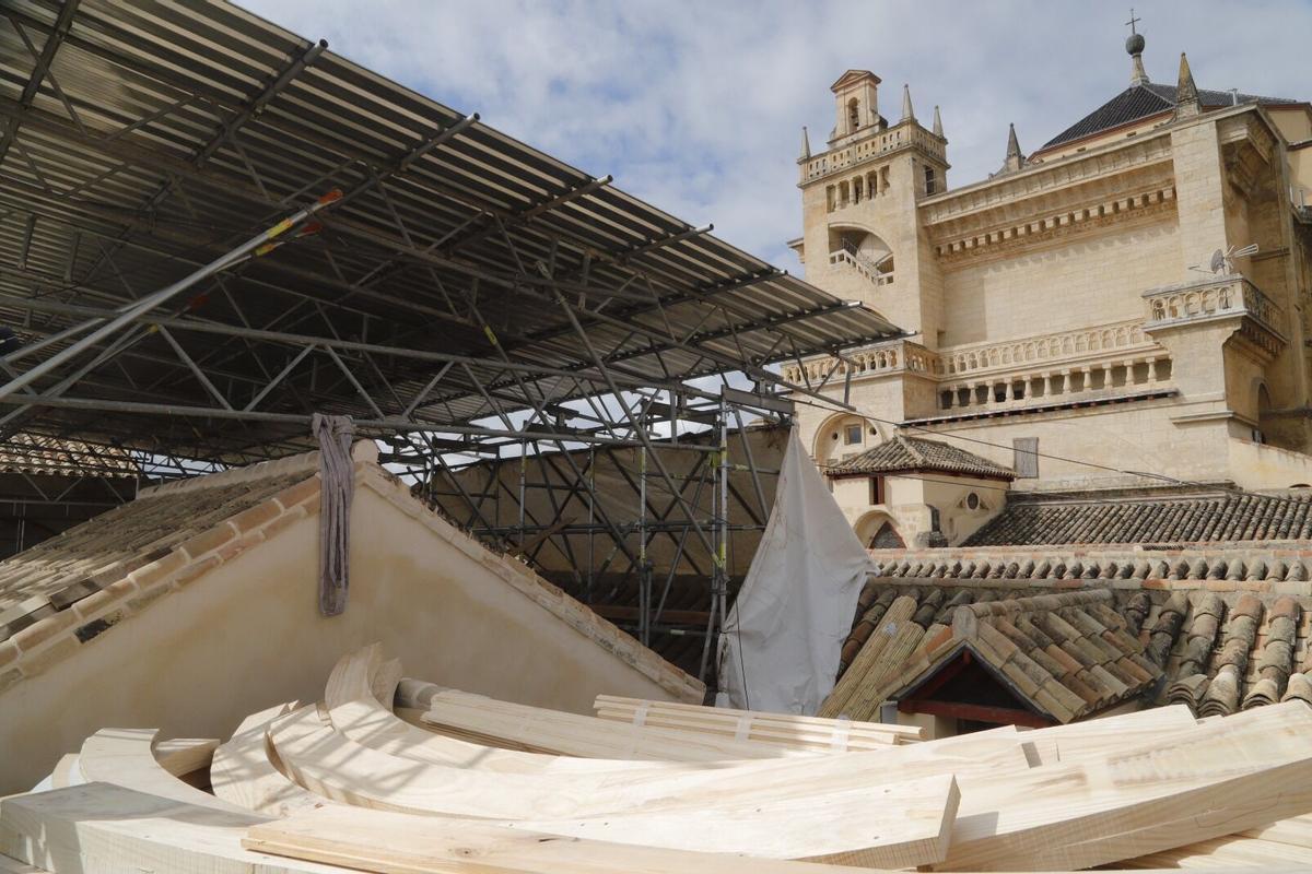Comienza la instalación de la cúpula de madera de la capilla de la Anunciación de la Mezquita-Catedral