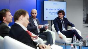 Los responsables económicos (de izquierda a derecha) del PP, Daniel Lacalle ; del PSOE, Daniel Fuentes; de Unidas Podemos, Nacho Álvarez, y de Ciudadanos, Toni Roldán, durante el debate sobre asuntos económicos que ha celebrado la Agencia EFE.