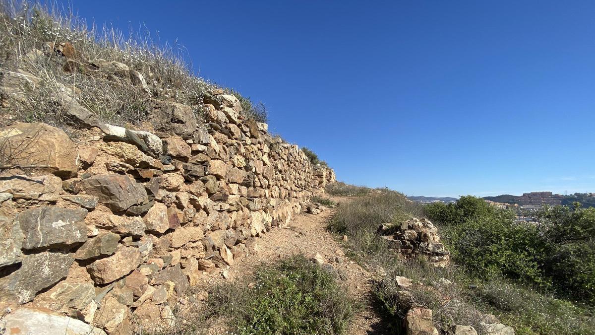 Parte de la muralla del Castillo de Bezmiliana, en Rincón de la Victoria.