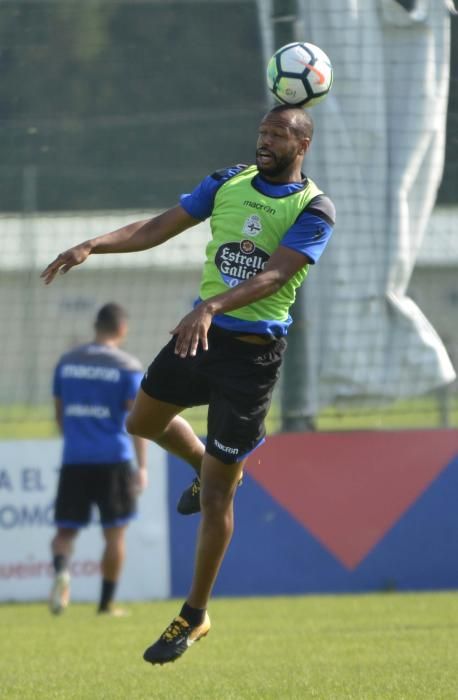 Intensa sesión de entrenamiento, más larga para los futbolistas que no actuaron de inicio el pasado sábado en el Ciutat de València ante el Levante.