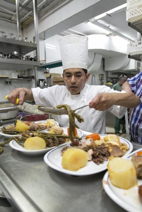 PUCHERO DE LAS SIETE CARNES