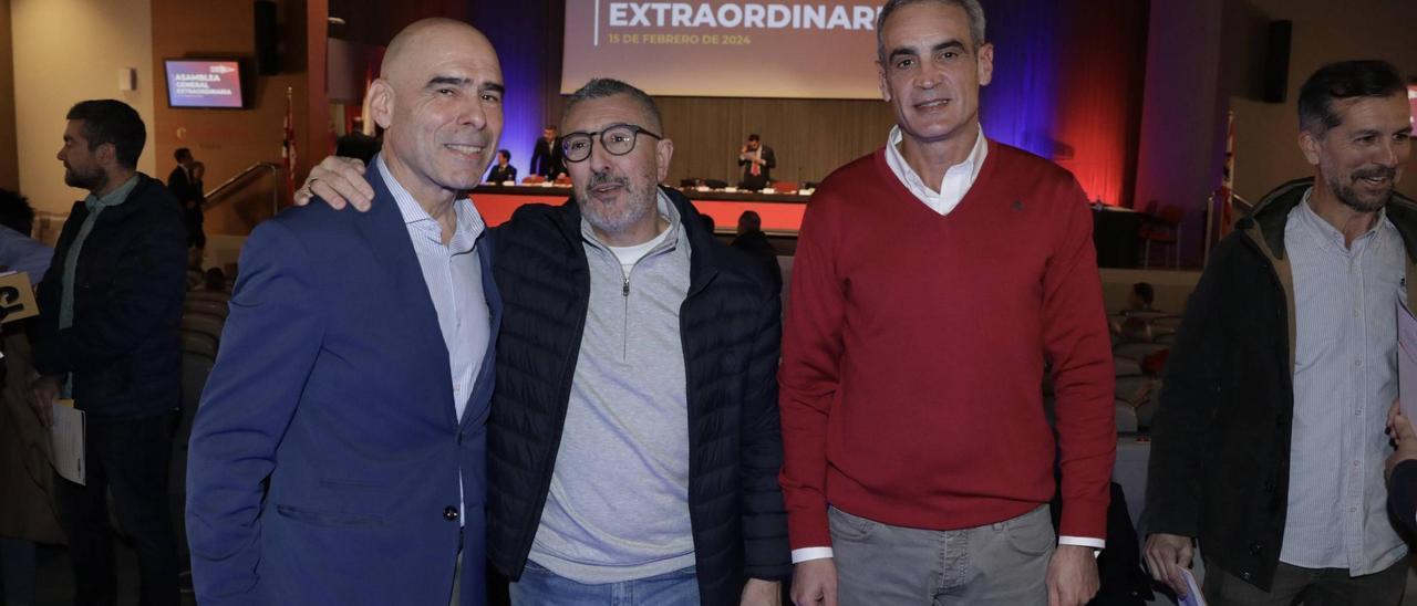 Por la izquierda, Joaquín Miranda, José Carlos Fernández Sarasola y Luis Mitre, en la asamblea extraordinaria del pasado jueves.