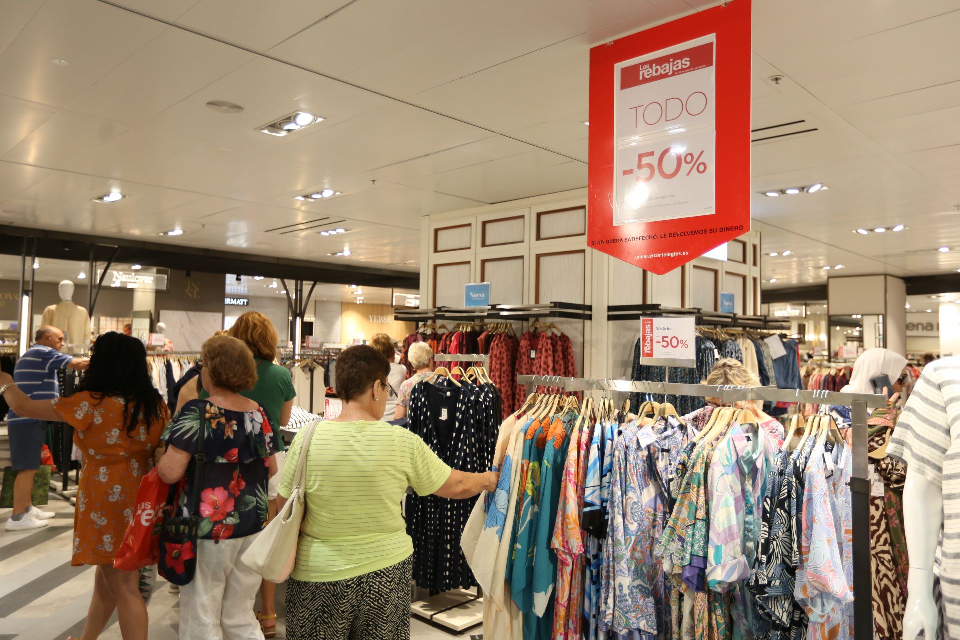 El comercio de Alicante confía en las rebajas de verano