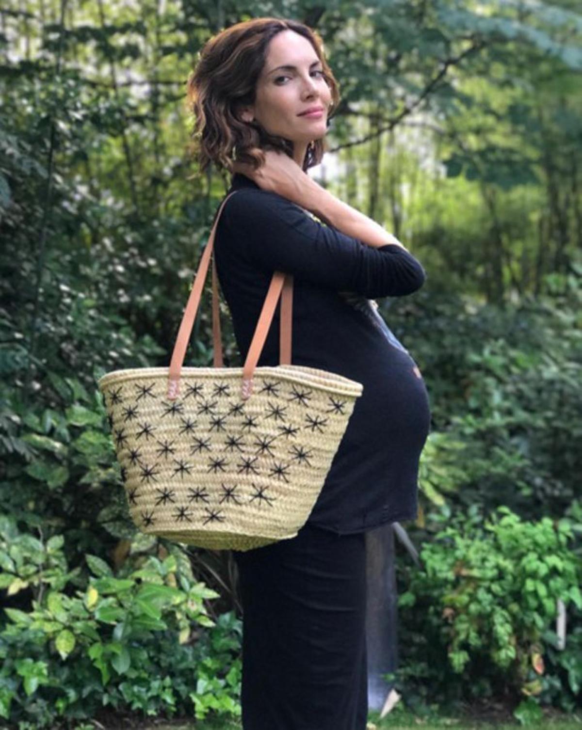 Eugenia Silva embarazada con capazo