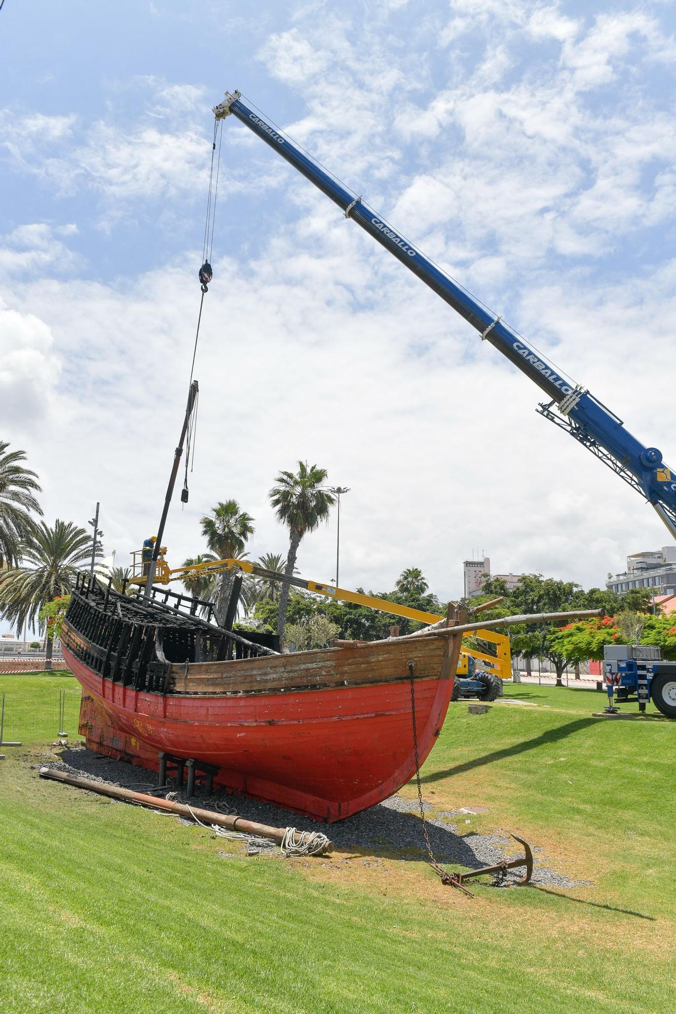 Arde la réplica de 'La Niña' en el Parque de Santa Catalina