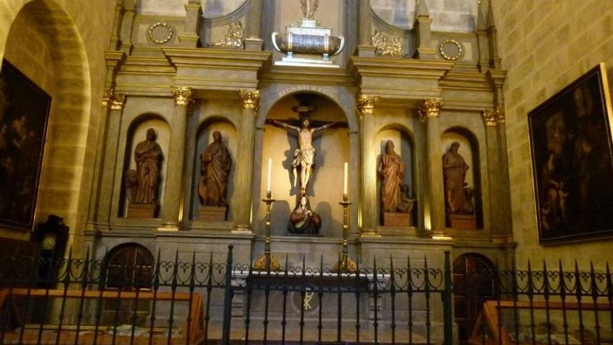 La Capilla de los Caídos da acceso a la Sala Capitular donde se guardaba la pieza sustraída.