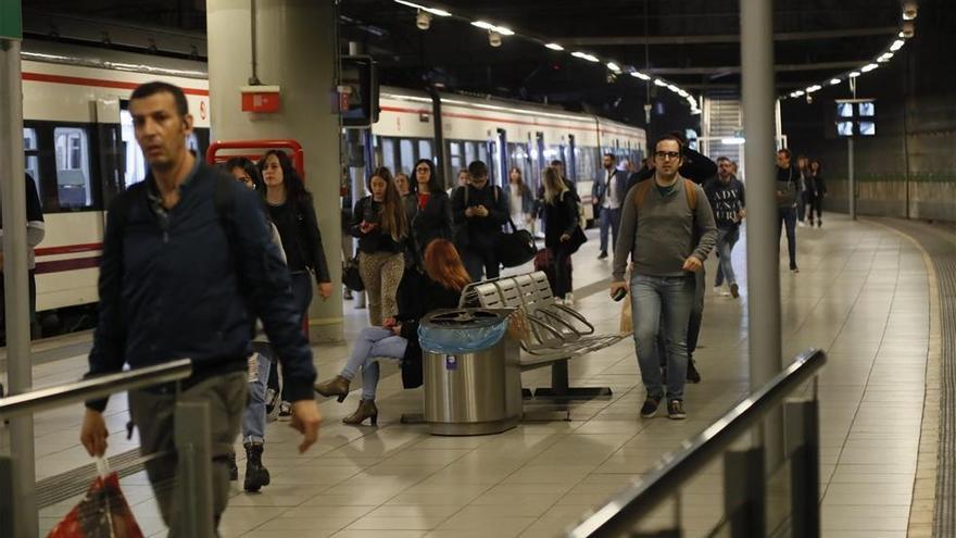 Renfe necesita personal y renovar 9 trenes para que el Cercanías de Castellón funcione