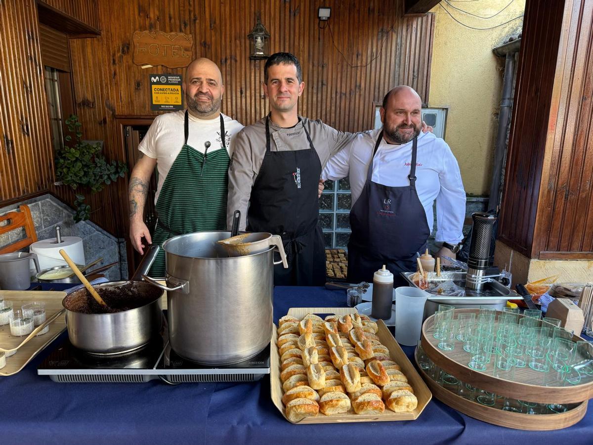 Los cocineros de El Pintu, Los Cabornos y La Raíz, en Gastrollar.