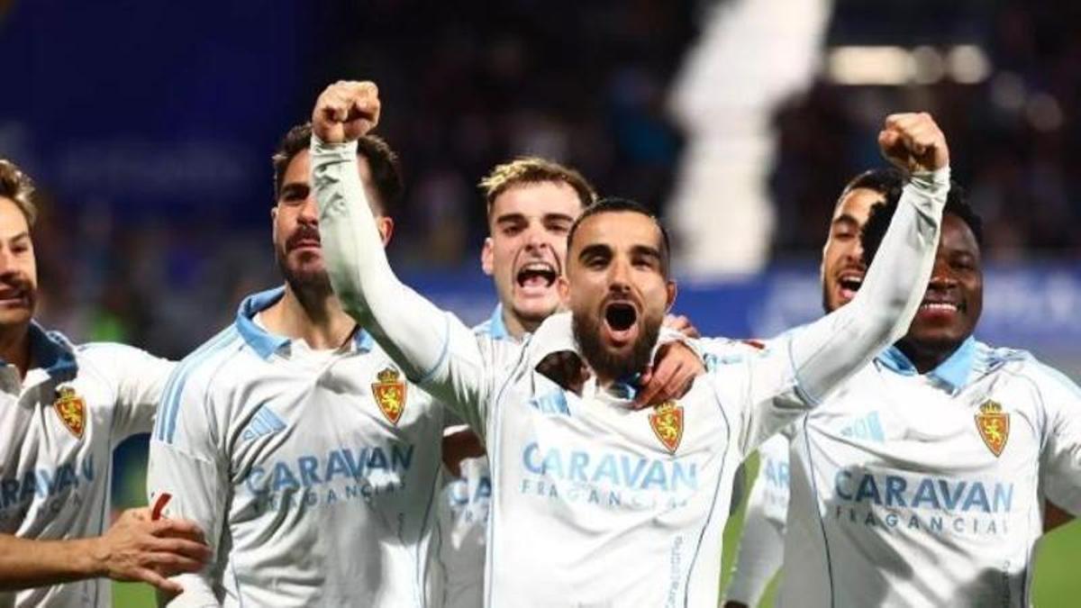 Rober González celebra un gol con el Zaragoza.