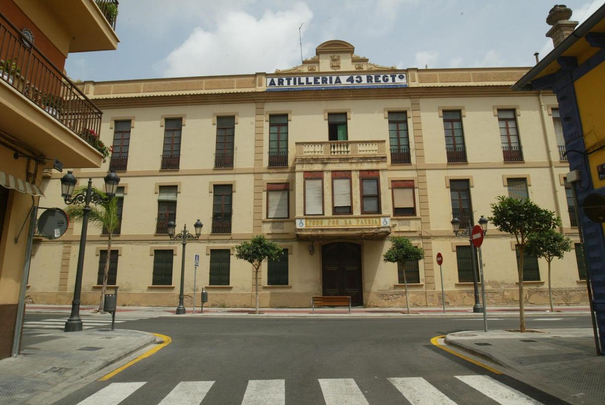 Fachada de los Antiguos cuarteles de Artillería, en Cortes Valencianas.