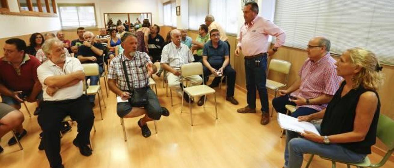 El centro de Verge de Lledó celebró ayer una reunión sobre las subvenciones.