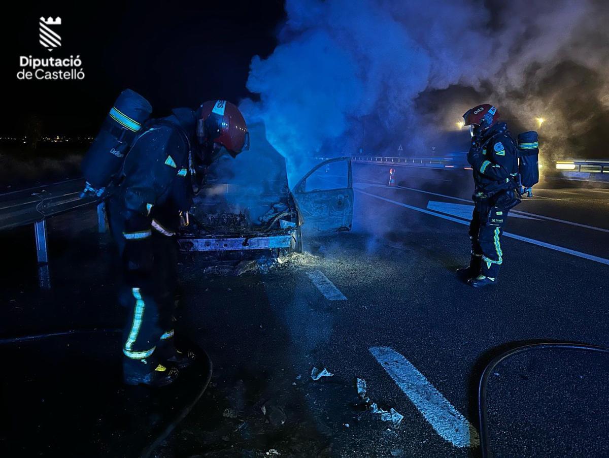 Los bomberos de Castellón dieron apoyo a los de Valencia.